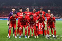 开云体育在线-关于上港战胜富力，继续领跑中超联赛的信息