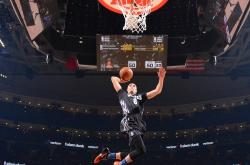 开云足球直播-奇才加时鏖战破广厦，克莱连珠炮轰定乾坤