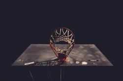 开云官网-奥运周期关键战之夜，德里赫特连续得分拉开差距