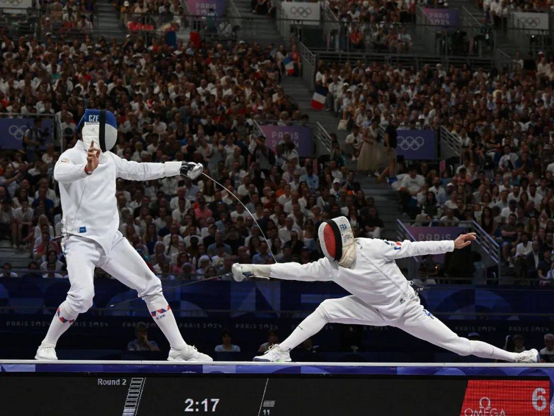 捷克游泳选手以微弱优势获胜