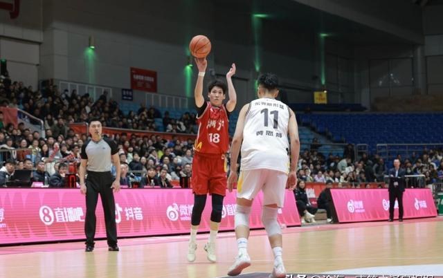 四川队在比赛中展现出强大实力，取得胜利的简单介绍