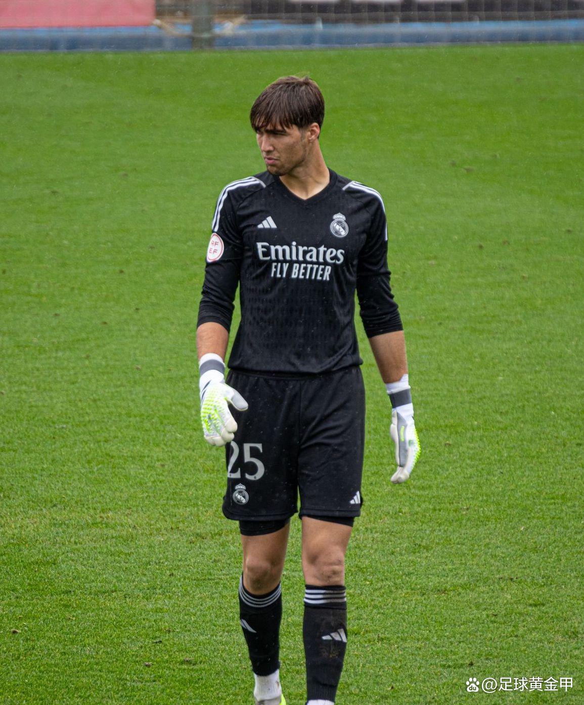 关于瓦伦西亚门将神挡创造保持不败纪录的信息