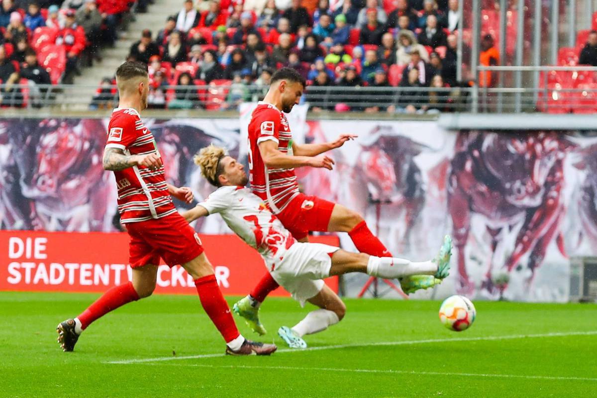 关于沙尔克球员奋勇拼搏,战平对手保住中游地位的信息 关于沙尔克球员奋勇拼搏,战平对手保住中游地位的信息