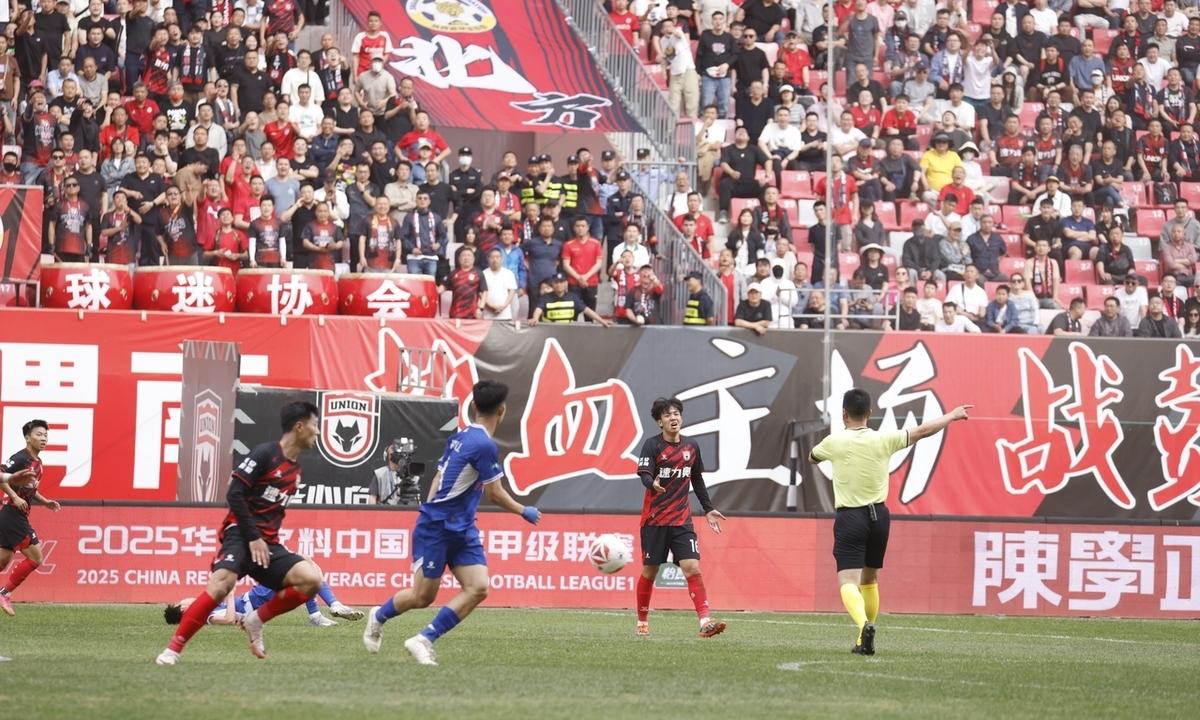 包含陕西队主场战胜广东：球队信心大增的词条