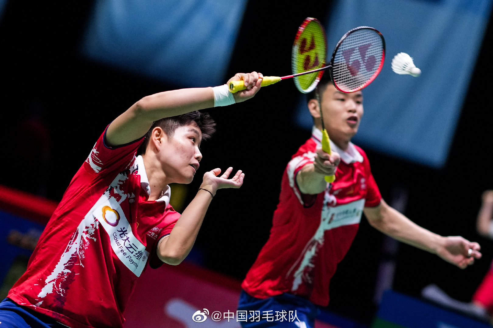 包含中国羽毛球队险胜泰国羽毛球队，李宗伟三分雨点燃全场的词条