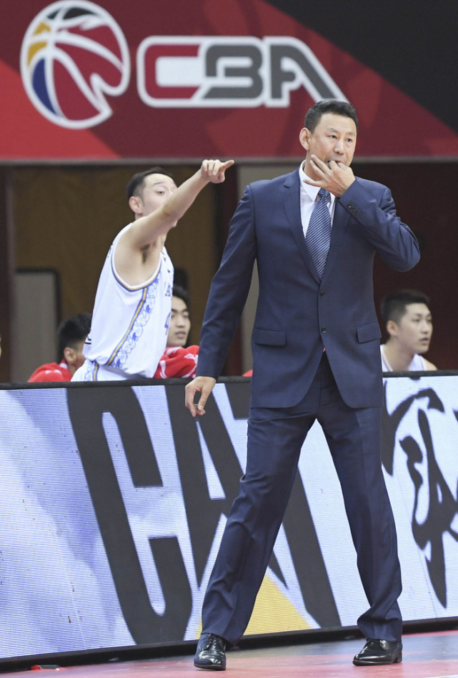 浙江队完胜爵士，张镇麟惊艳四座