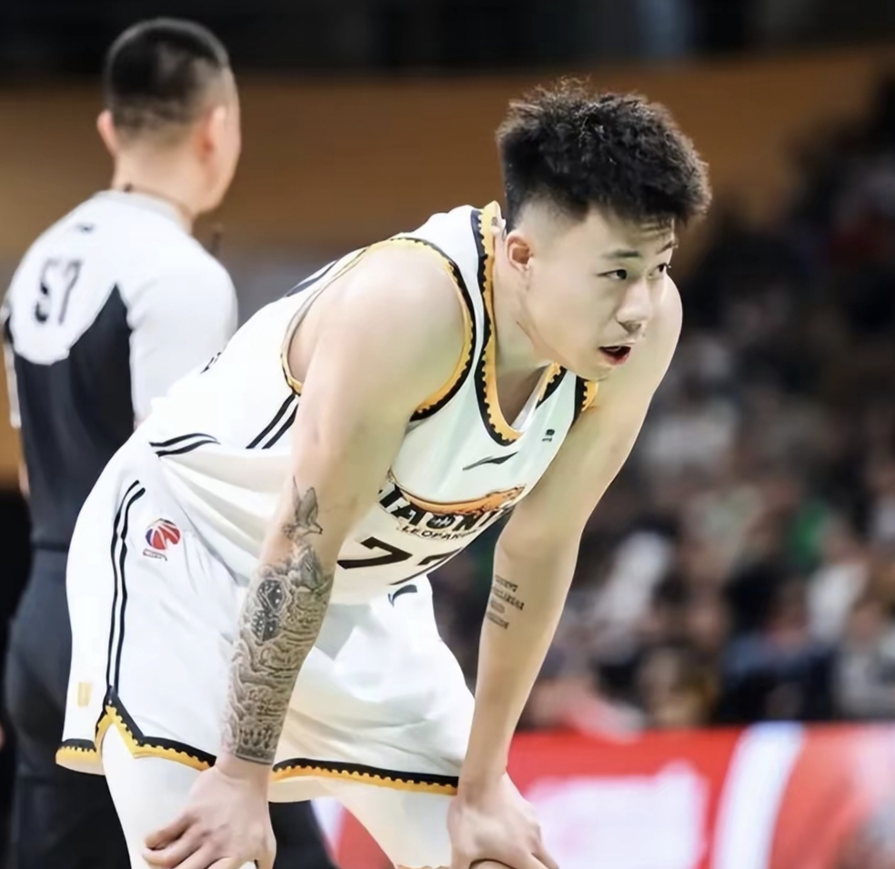 浙江队完胜爵士，张镇麟惊艳四座