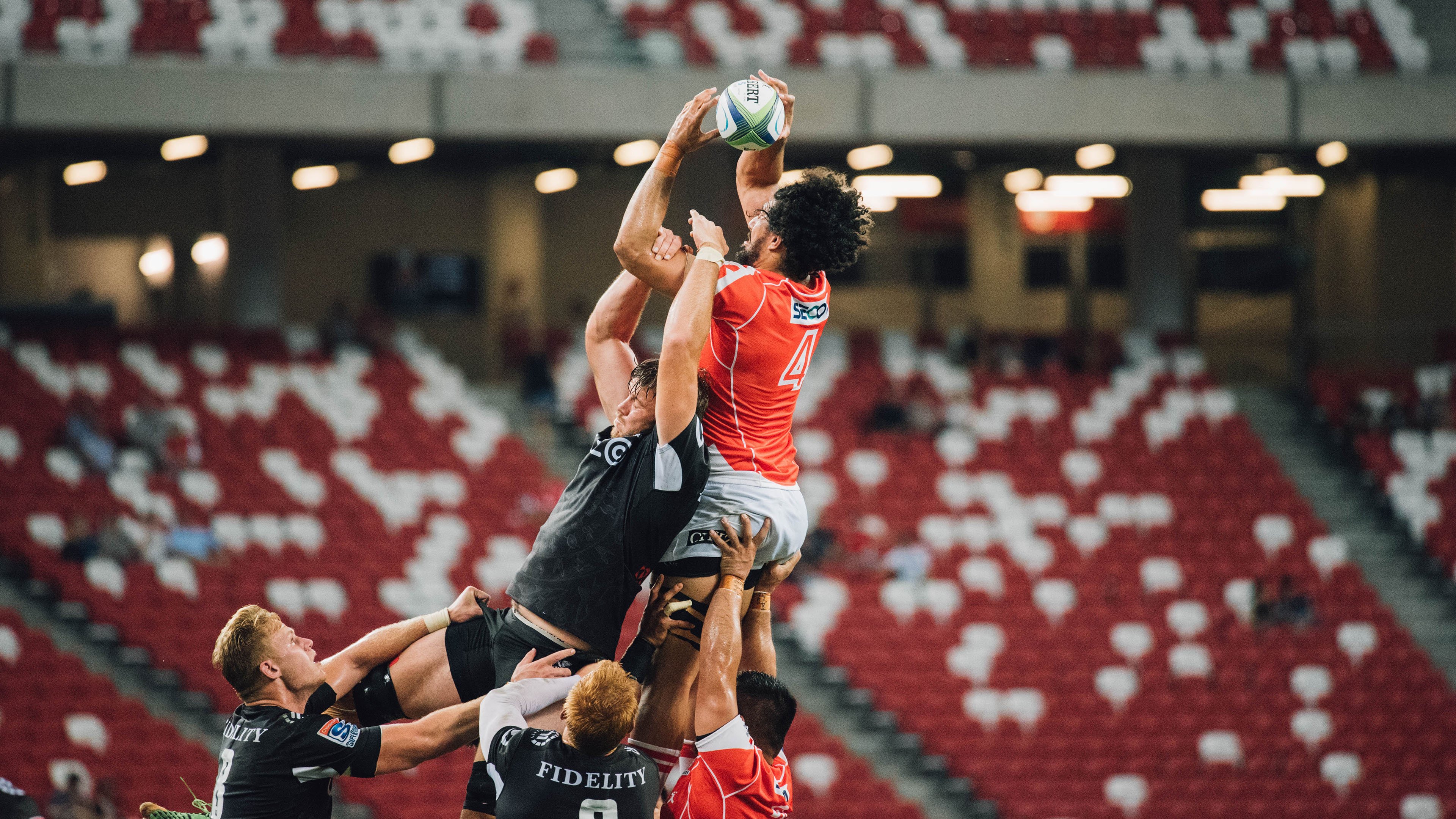 赛道上的双重奇迹，阿斯顿马丁逆转索伯，诺里斯带队登顶